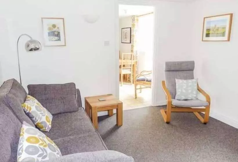 9 Swallow Court