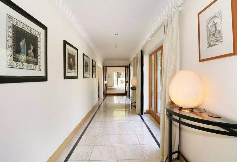 Abbots Wood