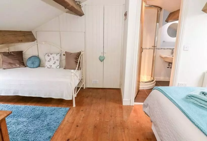 Canalside Cottage