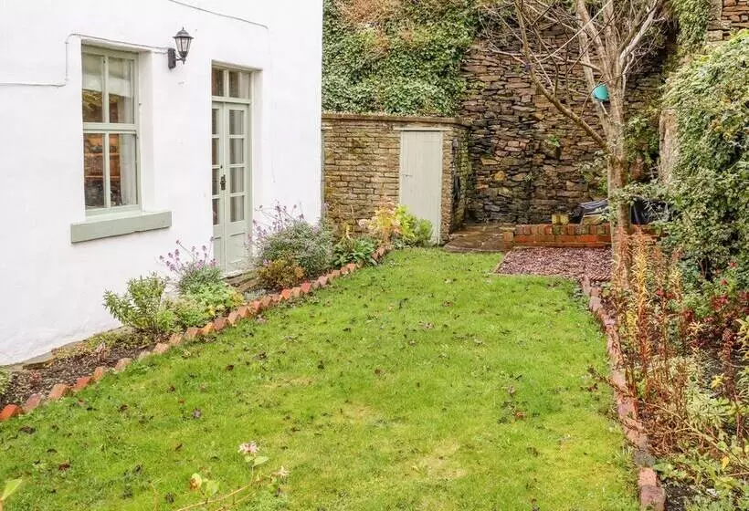Canalside Cottage