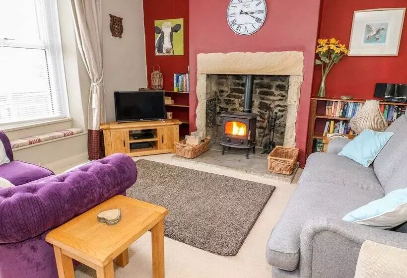 Canalside Cottage