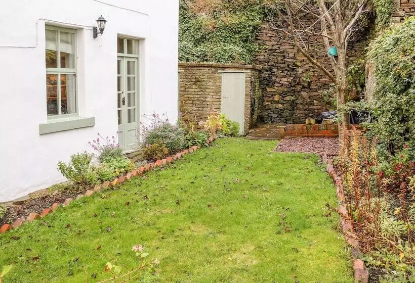 Canalside Cottage
