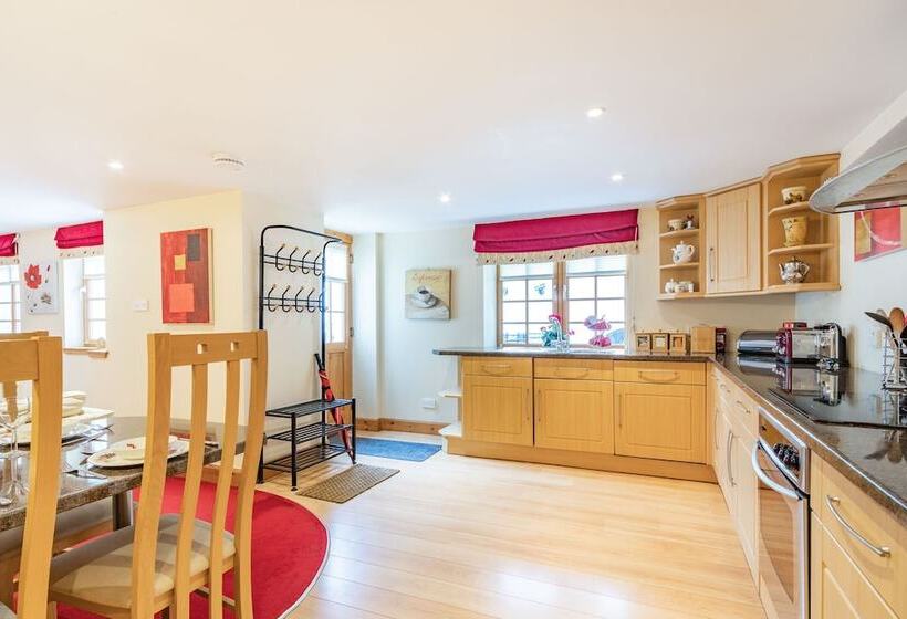 Dunstaffnage Cottage