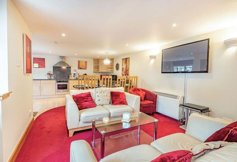 Dunstaffnage Cottage