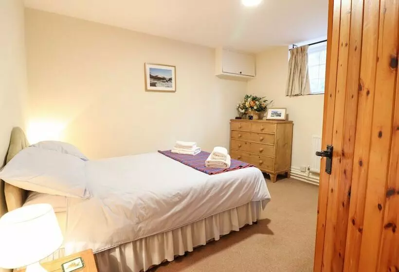 Farchynys Court Cottage