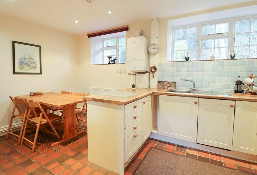 Farchynys Court Cottage