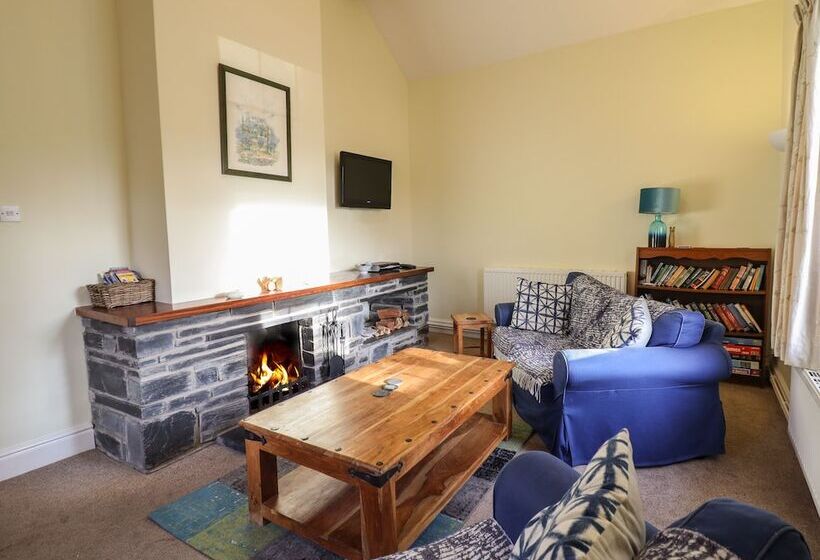 Farchynys Court Cottage