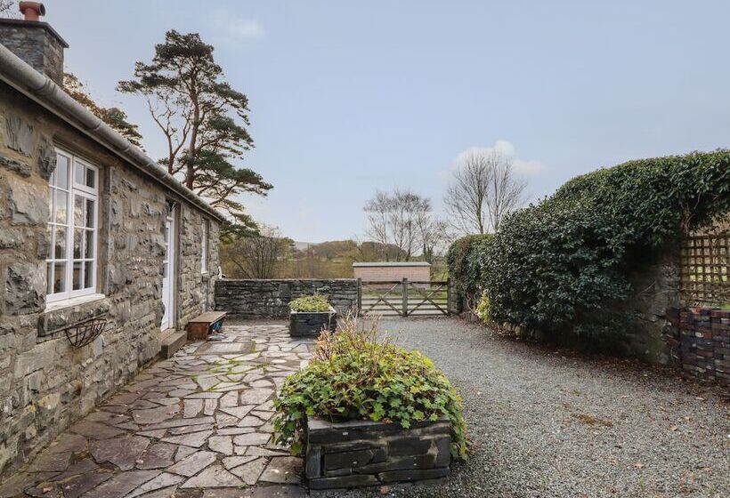 Farchynys Court Cottage