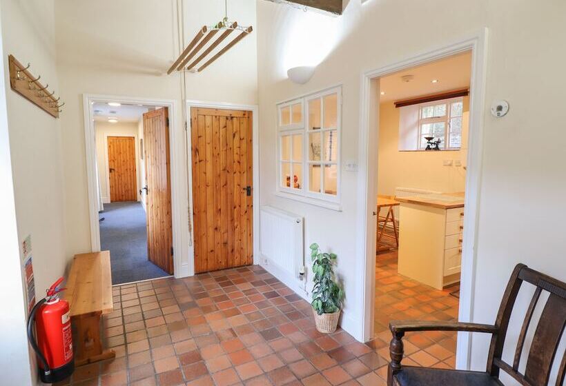 Farchynys Court Cottage