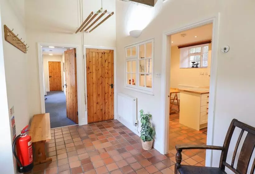 Farchynys Court Cottage