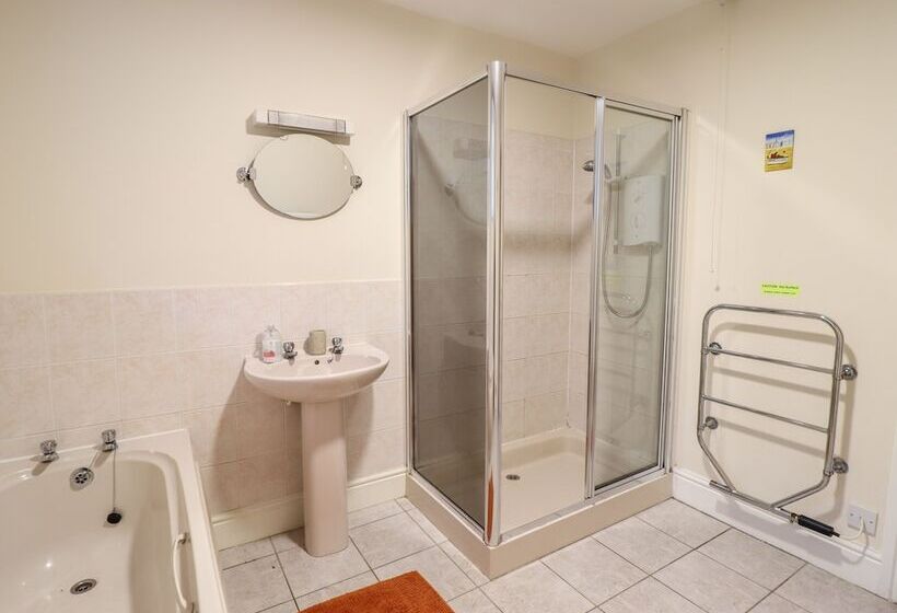 Farchynys Court Cottage