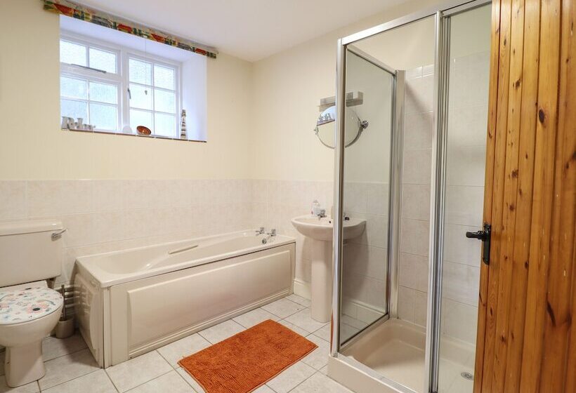 Farchynys Court Cottage