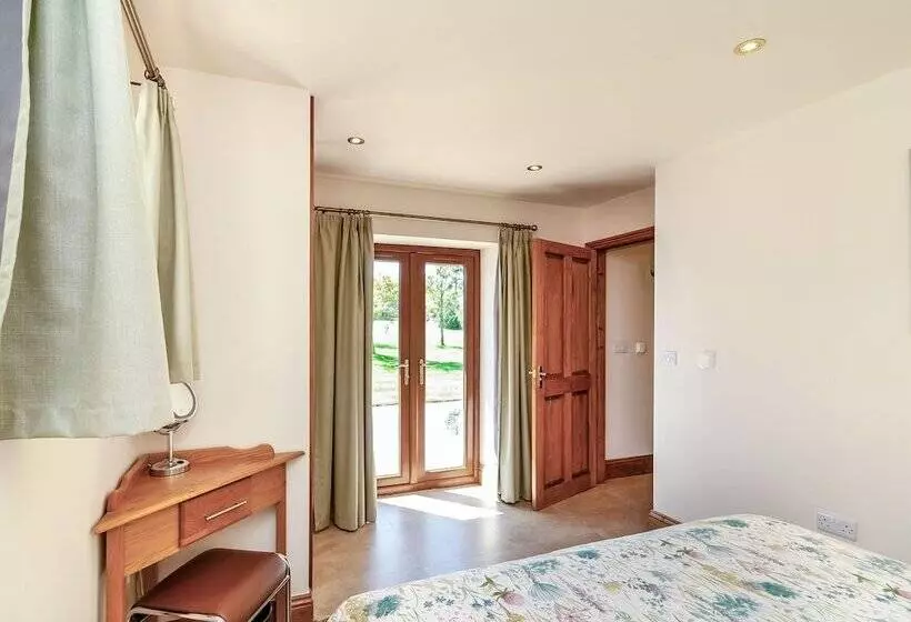 Routster Cottage