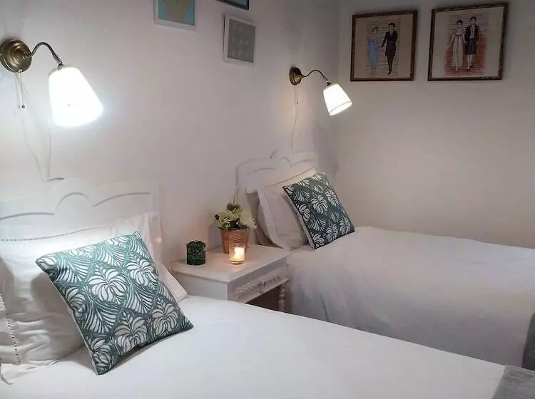 C & M   Casa De Mares