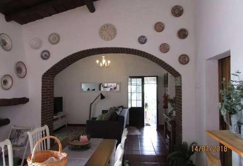 C & M   Casa De Mares