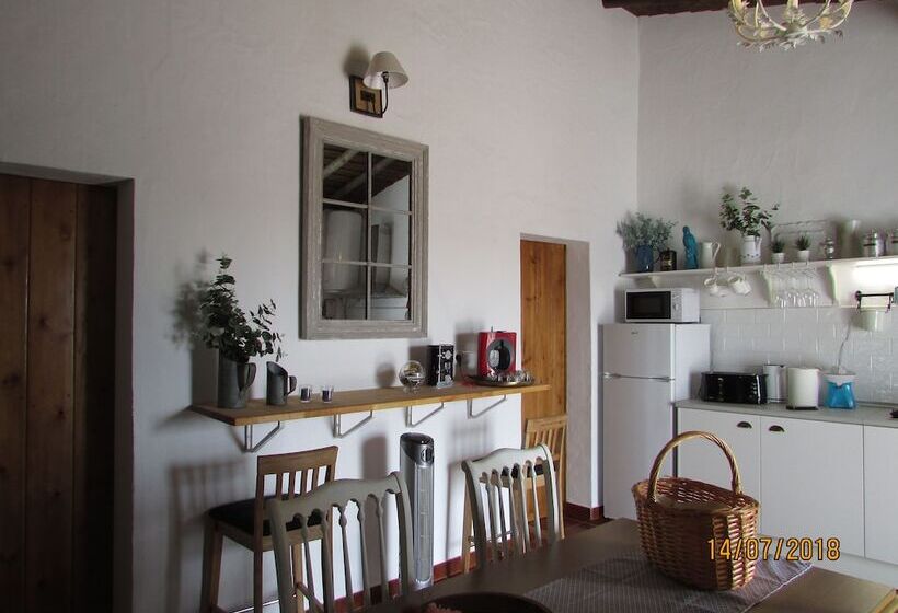 C & M   Casa De Mares