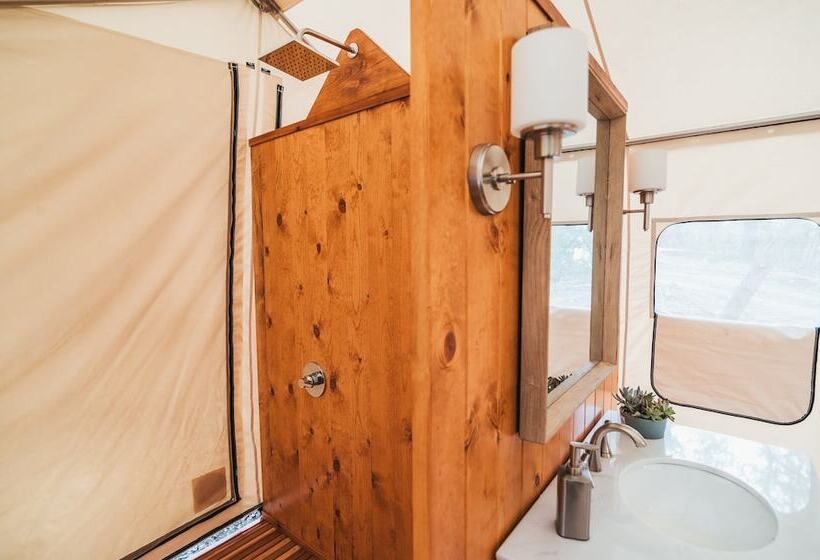 فندق Collective Hill Country