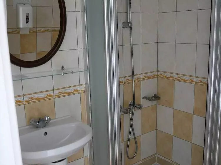 Hotelli Hôtel Restaurant Trabenia