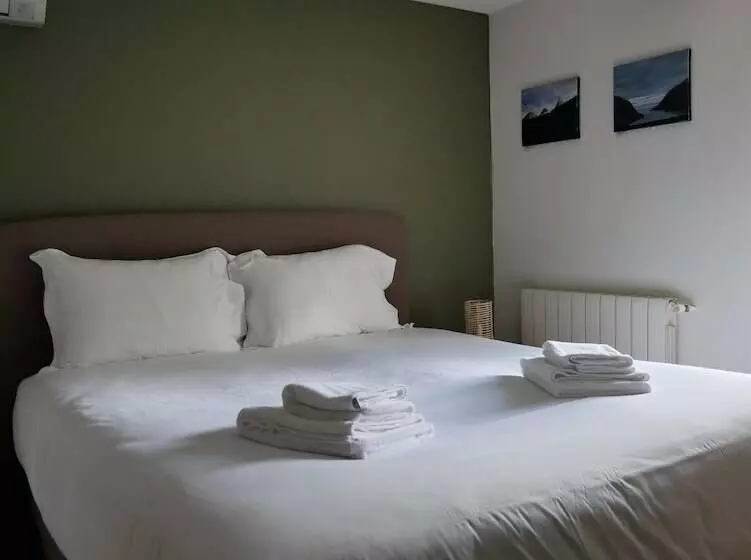 Hotelli Hôtel Restaurant Trabenia