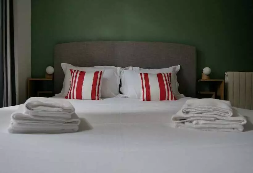 Hotelli Hôtel Restaurant Trabenia