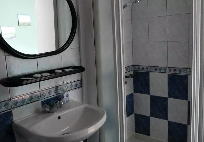 Hotelli Hôtel Restaurant Trabenia