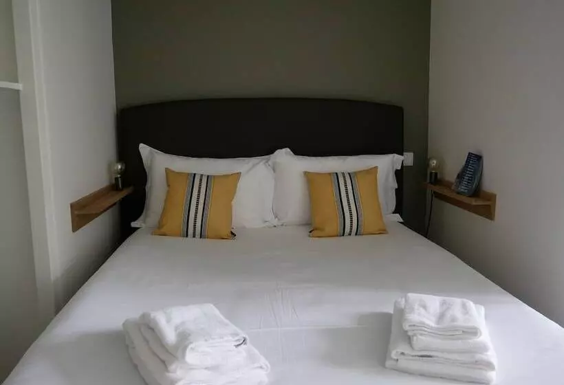 Hotelli Hôtel Restaurant Trabenia