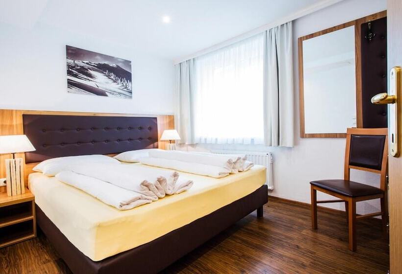 ホテル Neue Post Apartments