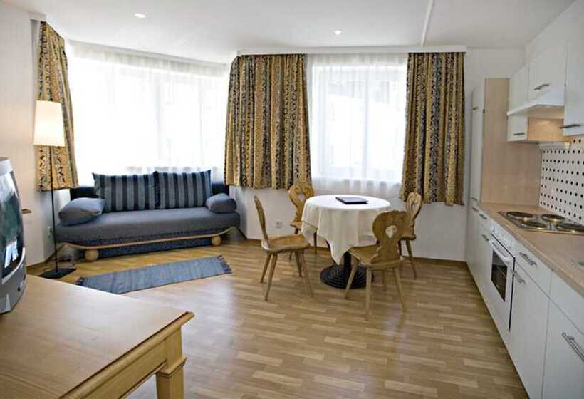 ホテル Neue Post Apartments