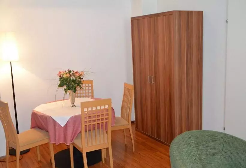 Hotelli Neue Post Apartments