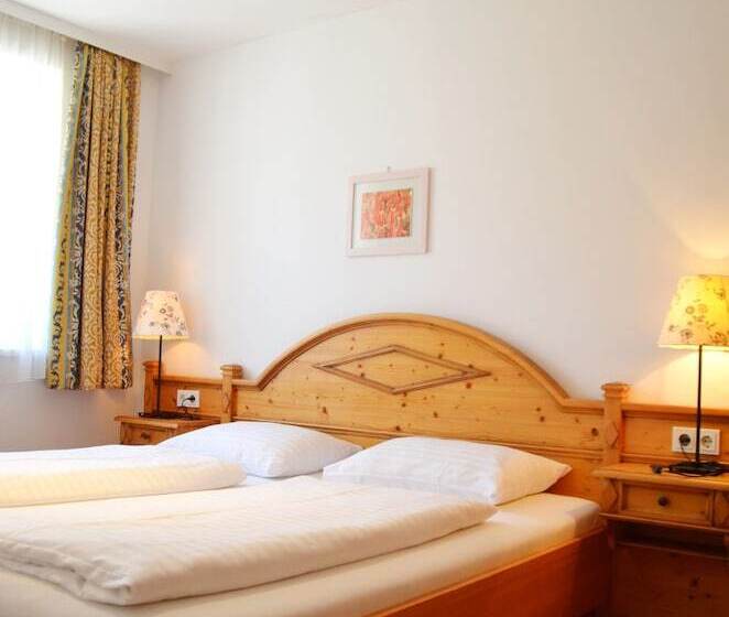 ホテル Neue Post Apartments