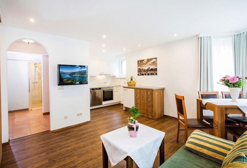 ホテル Neue Post Apartments