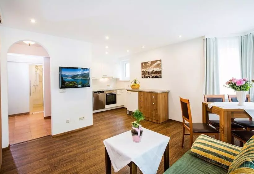 Hotelli Neue Post Apartments