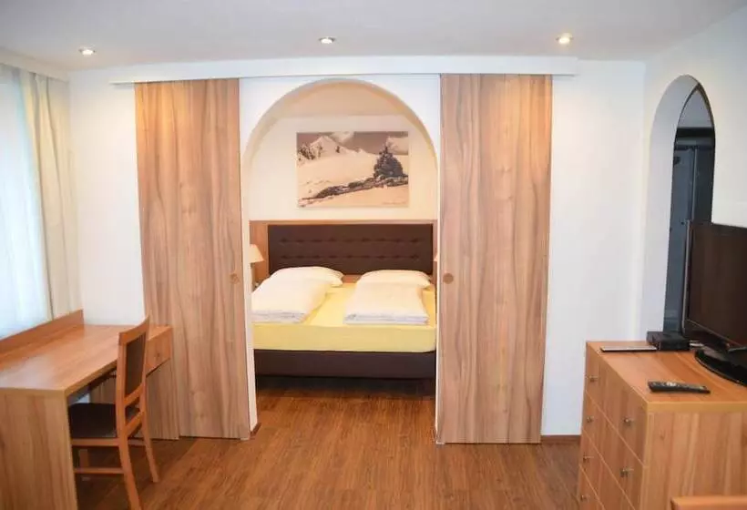 Hotelli Neue Post Apartments