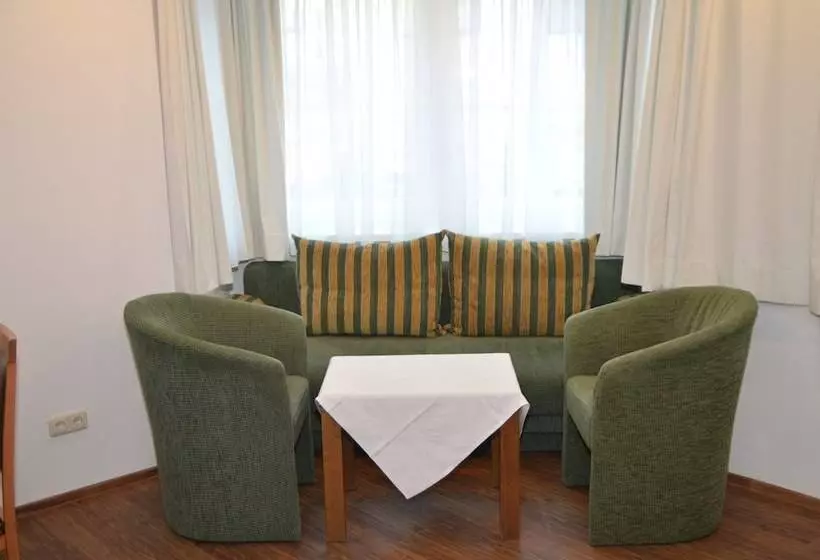 Hotelli Neue Post Apartments