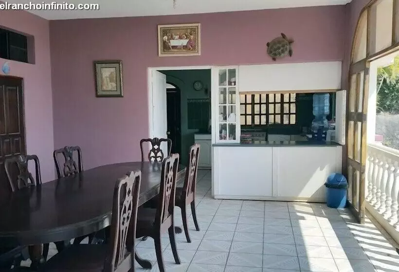 Hotelli Rancho Infinito