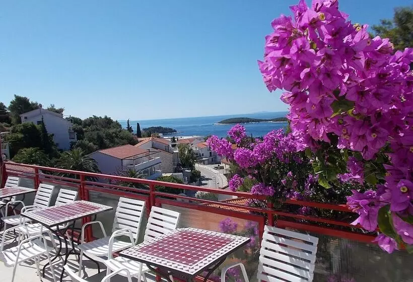 پانسیون Guesthouse Tea Hvar
