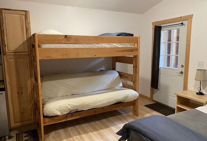 Talkeetna Wilderness Lodge & Cabin Rentals