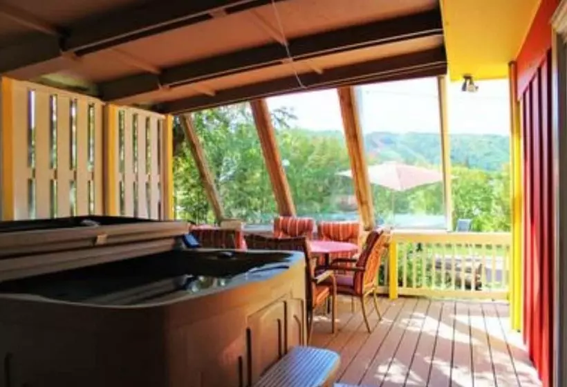 3 Bed Blue Mountain Cottage With Hot Tub