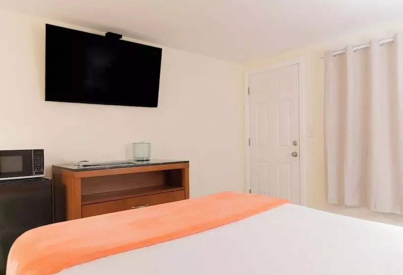 Broadway Court Motel