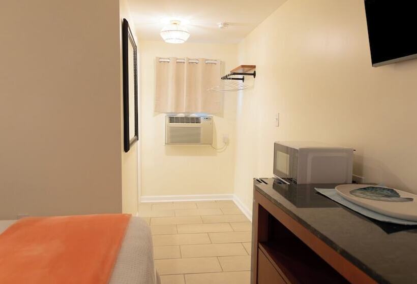 Broadway Court Motel