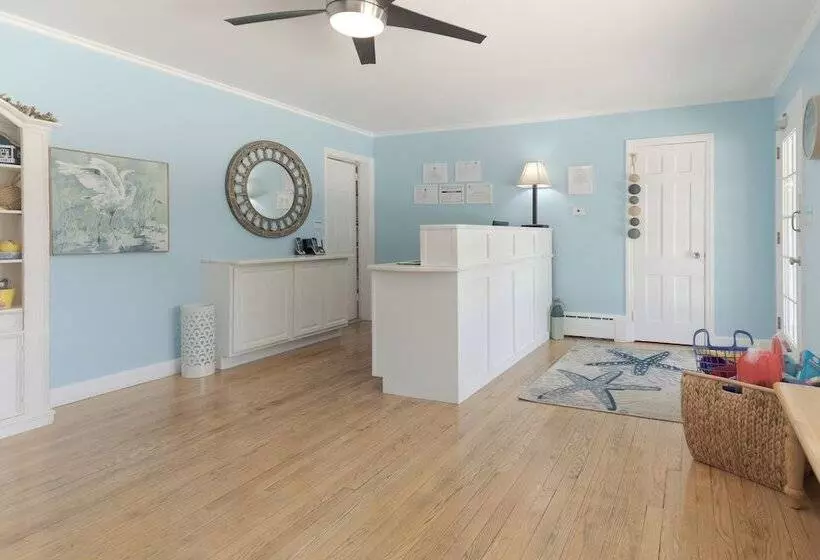 Broadway Court Motel