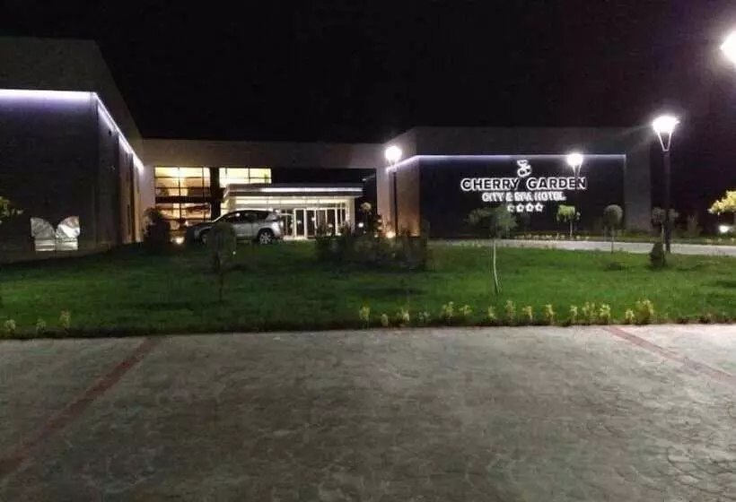 Hotelli Cherry Garden City & Spa