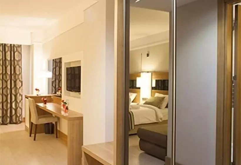 Hotelli Cherry Garden City & Spa