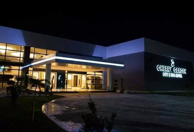 Hotelli Cherry Garden City & Spa