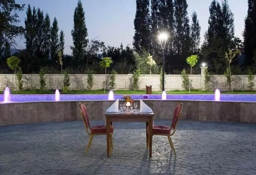 Hotelli Cherry Garden City & Spa