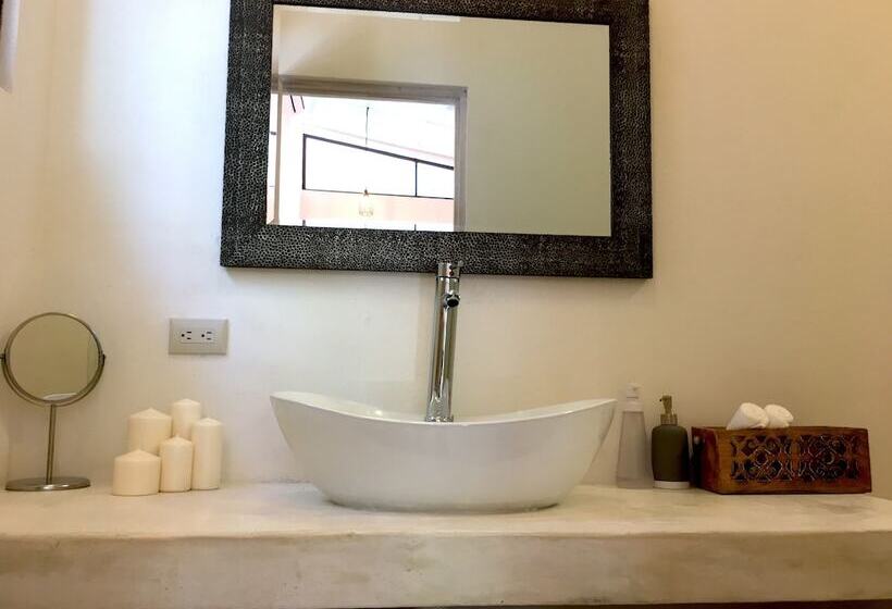 هتل Driftwood Glamping And Boutique