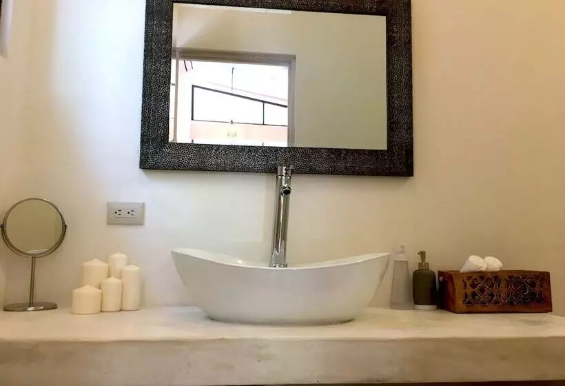 Hotelli Driftwood Glamping And Boutique