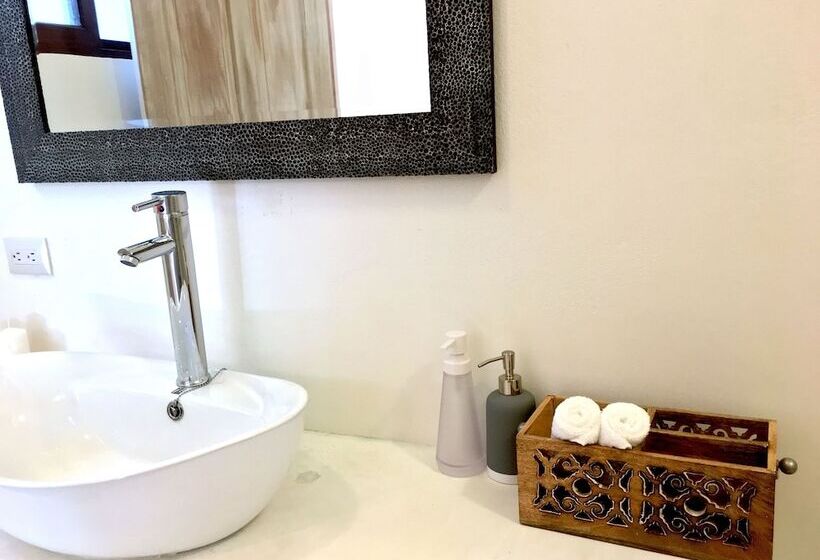 هتل Driftwood Glamping And Boutique