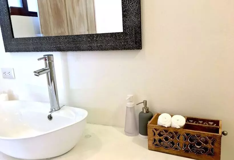 Hotelli Driftwood Glamping And Boutique