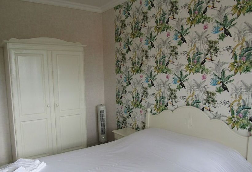 Отель Hôtel Le Mareuillais